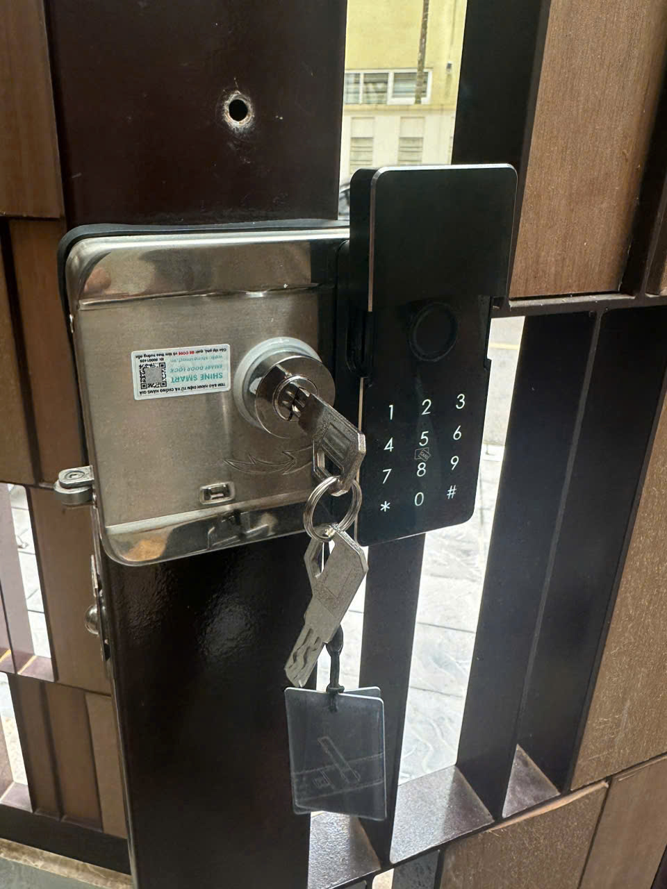 Khóa vân tay cửa cổng có lắp trượt, vân tay 2 mặt trong và ngoài, chất liệu CNC, inox 304